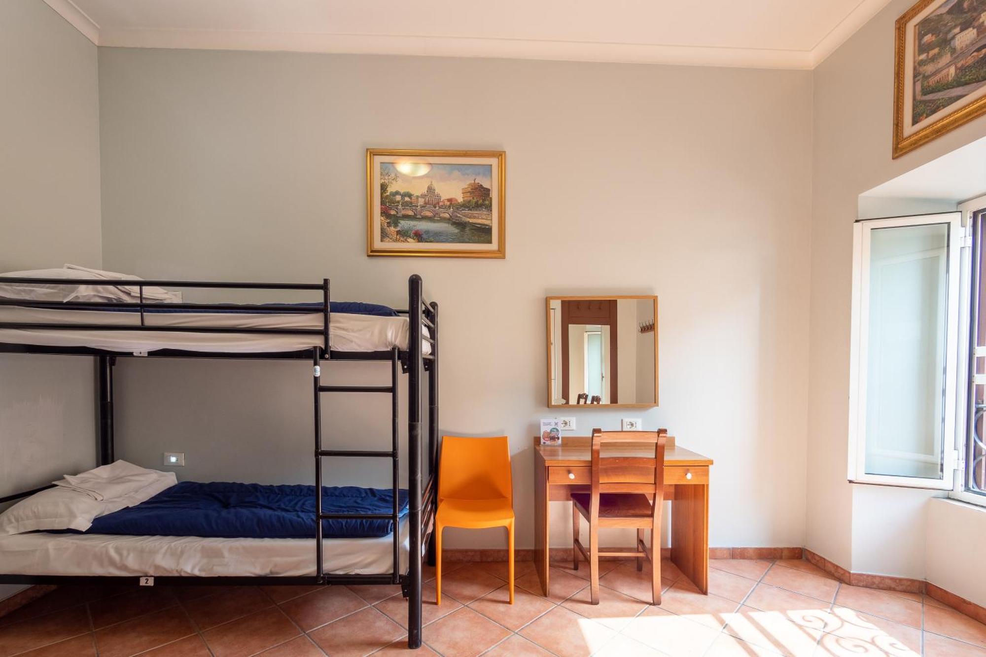 Posto Letto in Dormitorio Misto con 4 Letti e Bagno Interno